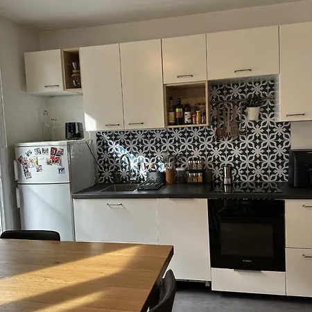 Апартаменты 41 M 2 Steps From Canal Saint-martin